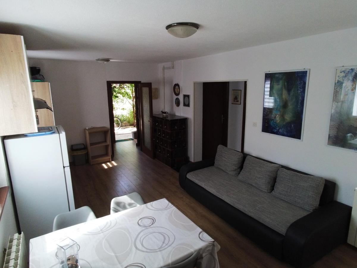 Katina Apartment *